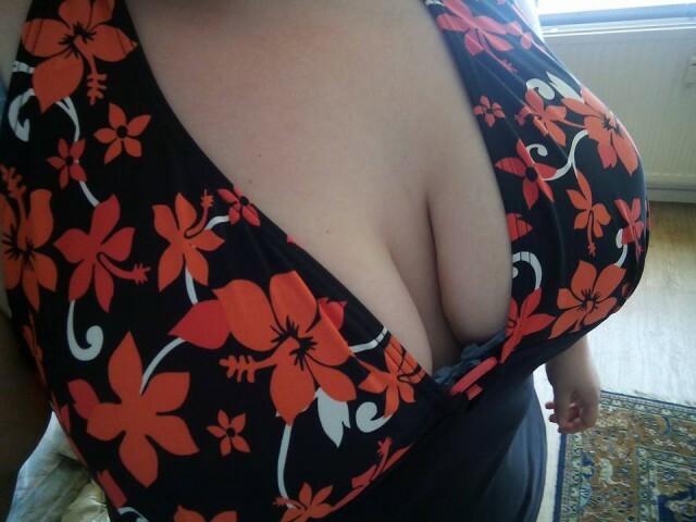 Image of cam model bigboobies27 from XCams