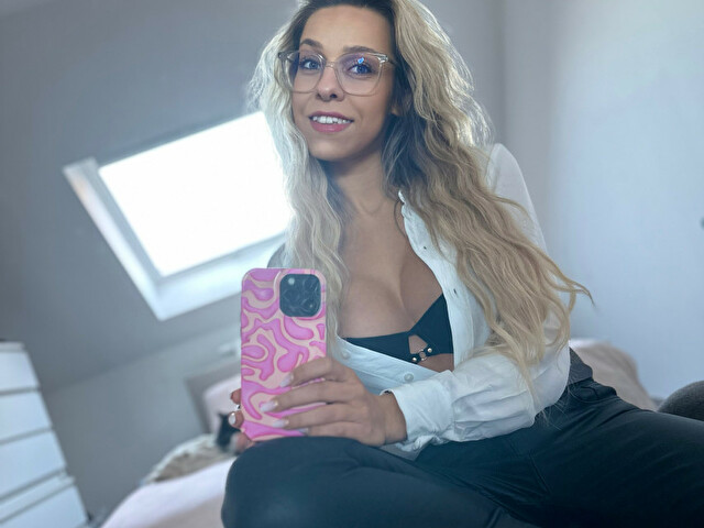 Image of cam model Jolynn from XCams