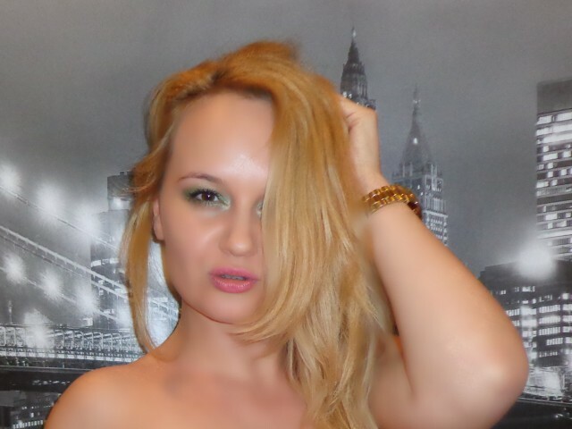 Image of cam model sweetbrendy from XCams