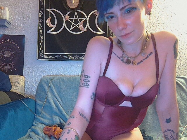 Webcam model Emily0903 from XCams