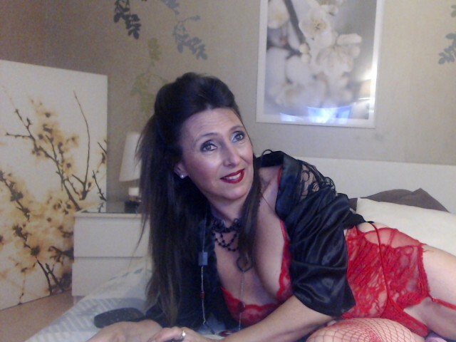Image of cam model Oksenna from XCams