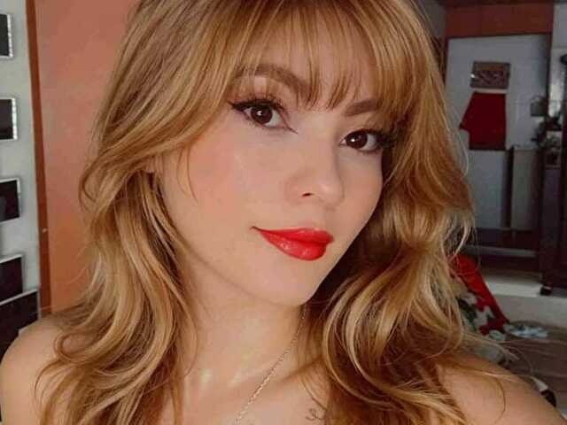 MagicScarlet webcam model
