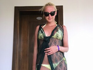 IamHotBlonde