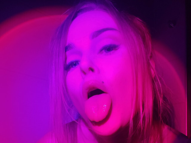 Hot webcam sex with HannaKorsak