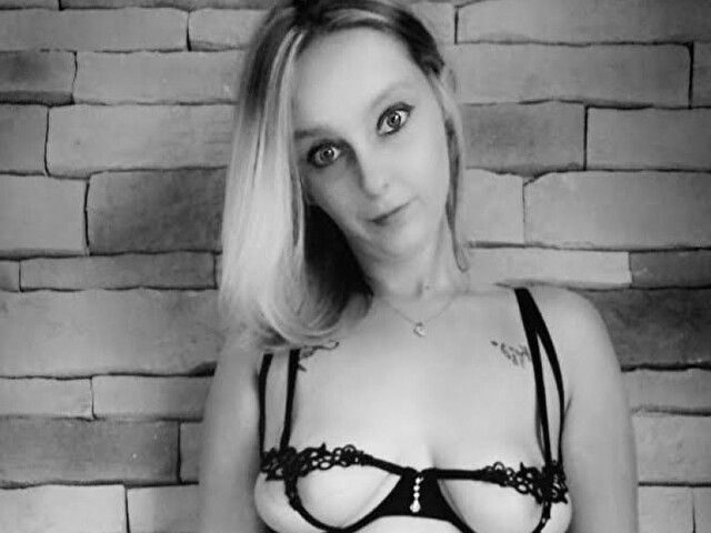 Webcam model hotWendy from XCams