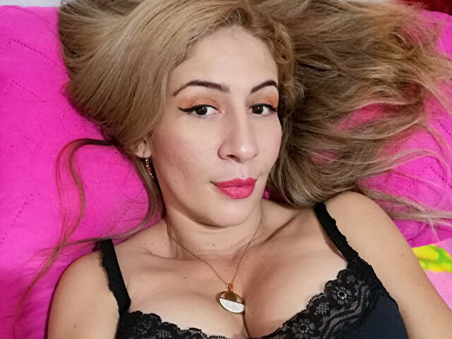 Webcam model AngelicaX from XCams