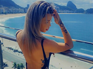 Sexcam avec 'alinetatuada'