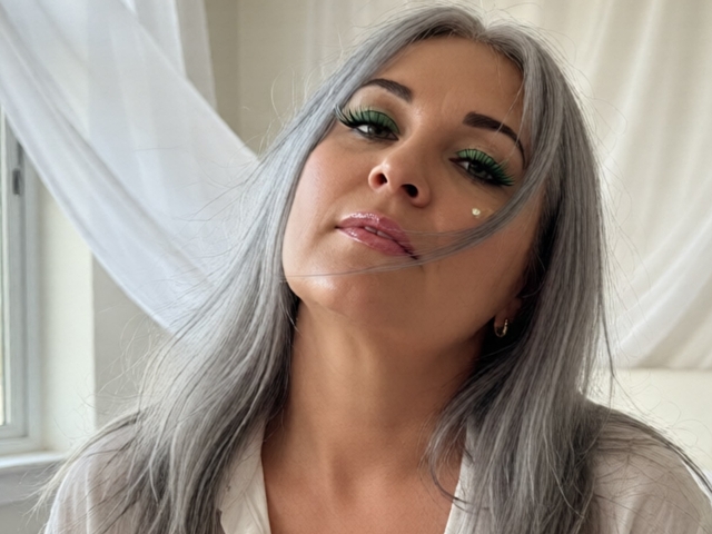 GrandMilf picture 5