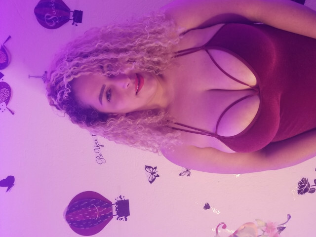 Hollyboobs - sexcam