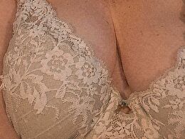 Squirtymaya - sexcam