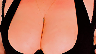 Hugebooobs - sexcam