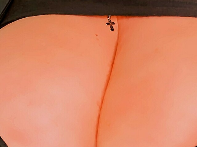 HugeBooobs foto 2