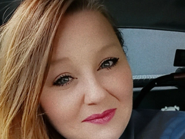 MzBeezKneez online picture 2