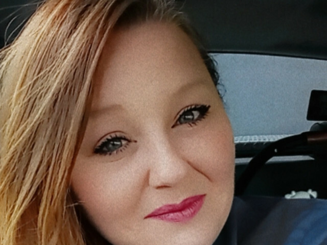 MzBeezKneez online picture 1