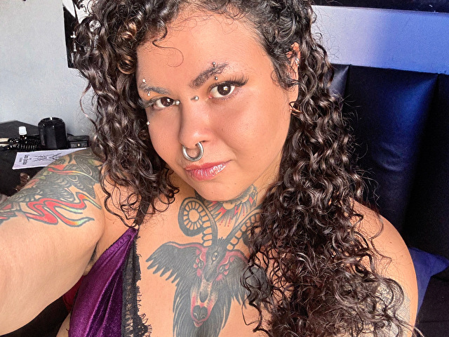 Fedralun4 webcam model