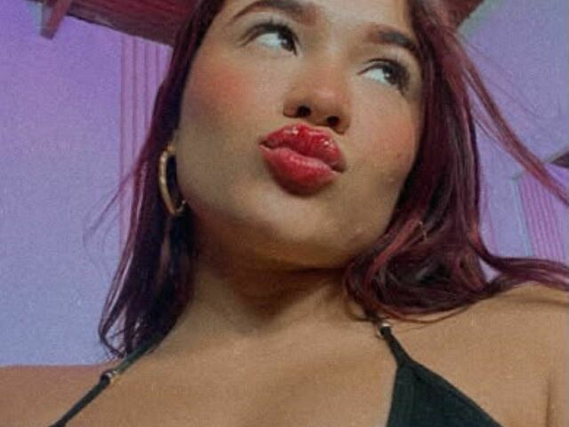 MiaEstrada profile