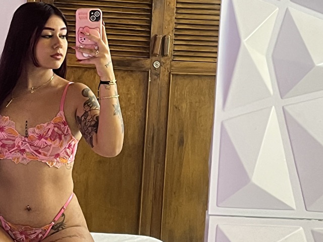 ArianaLuxx preview 5