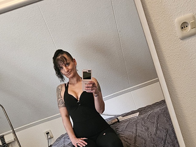 Stoutenaomi online picture 2