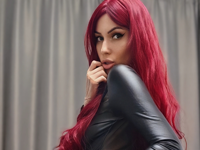 DominaEvelin online picture 3