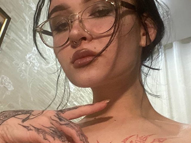 XXXMia online picture 2