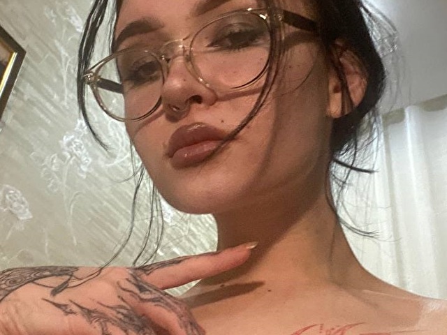XXXMia online picture 1