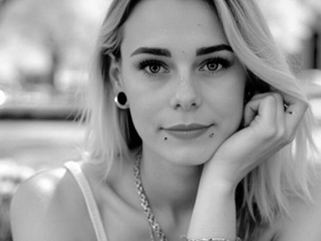 KiissMoNaa online foto 1
