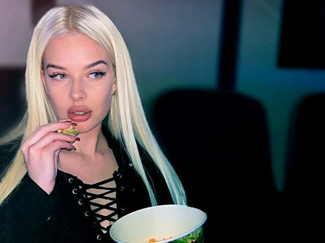 SkyOnyx Blowjob XXX Cams - Photo 6/10
