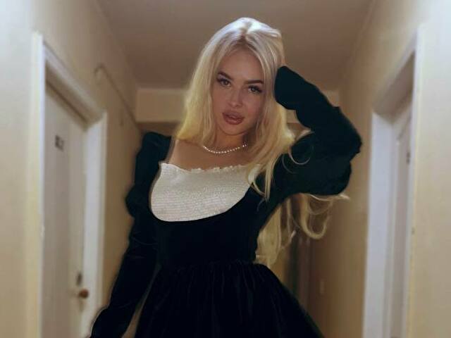 SkyOnyx Blowjob XXX Cams - Photo 7/10