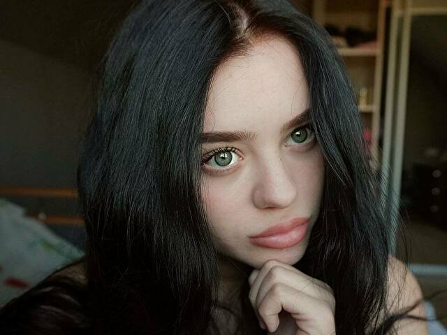 DarkCrystal Amateur Live Webcam
