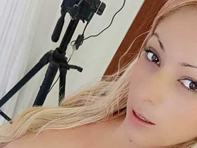 KimBrianny Seins Show XXX en Direct