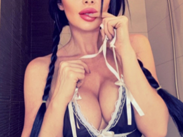 YourQueen online picture 1