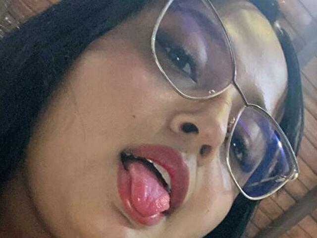LuciaSaenz Anal en Webcam Live