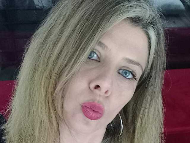 AnneBlueEyes online picture 1