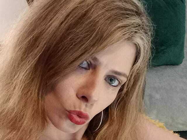 AnneBlueEyes online picture 2