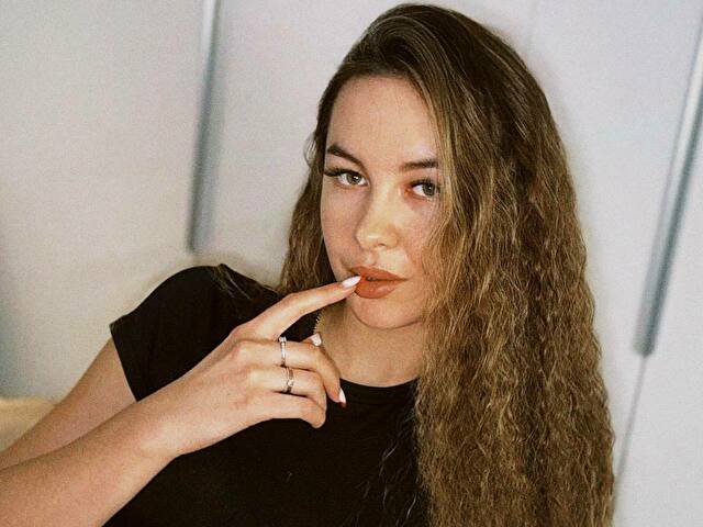 LunaCurly online picture 1