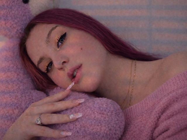 RebeFucksonn Sex Brunette