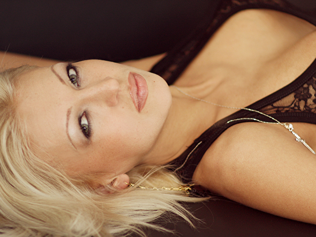 SilkyMia online photo 1