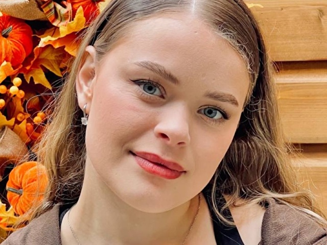 VelvetMiraa preview 1