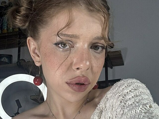 HannahCarr online picture 2