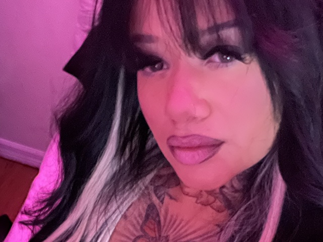 AshleyAve online picture 1