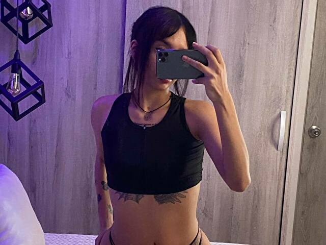 AmyBlush online picture 3