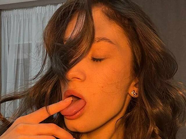 SofiLovee online picture 3