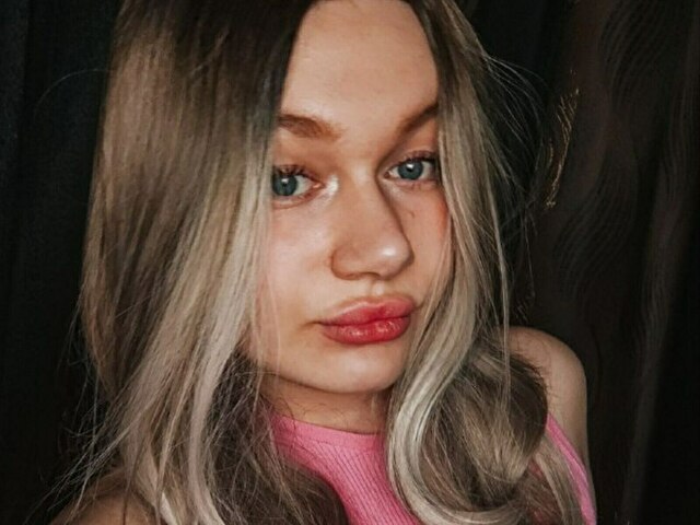 RamonaWalles online photo 1