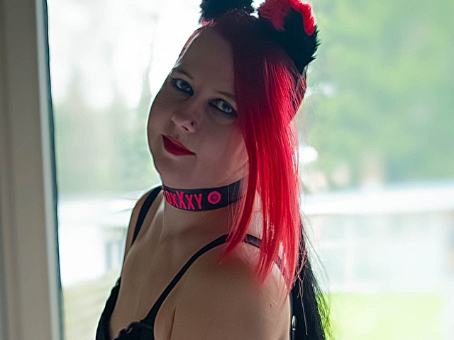 MissFoxXxy online foto 1