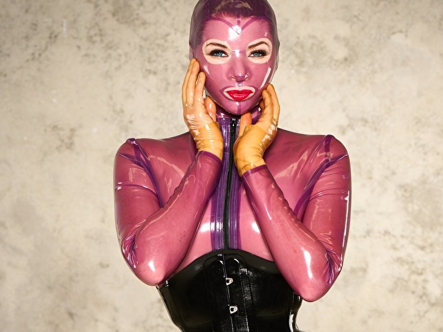 LatexRapture online picture 1