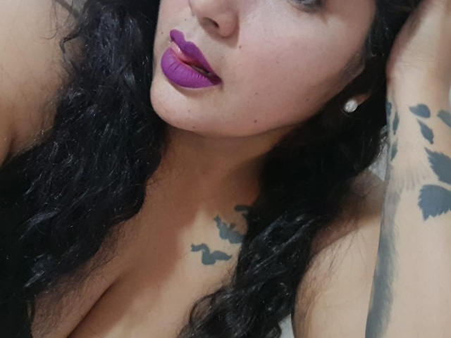 Scarlet Fellation XXX Cams