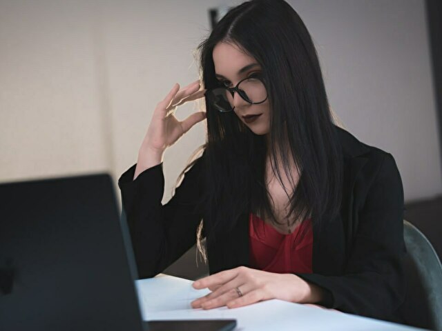 DarkDarci online picture 2