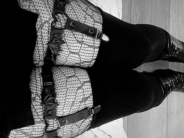 SeleneVladis photo 29