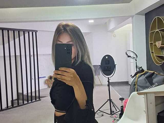 RoxyJoyfull online picture 3