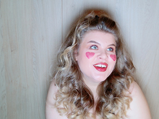 Honeylips online picture 2